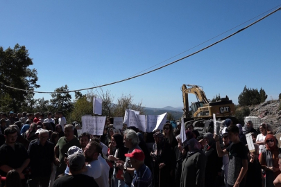 Köy sakinleri mermer ocağı için eylem yaptı