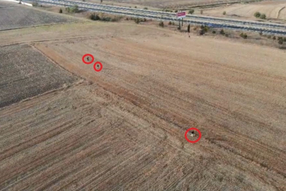 Tarlada göçmen kovalamacası dron kamerasında: 122 göçmen yakalandı