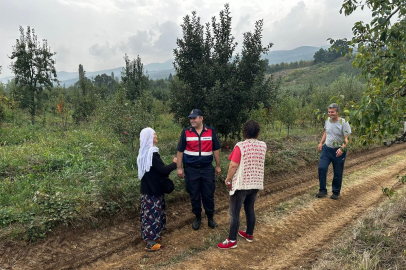 Bağ evinde kaybolan yaşlı kadını Jandarma ekipleri buldu