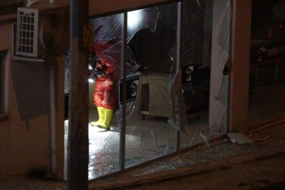 Akılalmaz olay kamerada: İlaçlanan ev patladı, ortalık karıştı