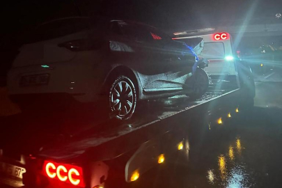 Ters yönde ilerleyen otomobil tırla çarpıştı: 1 ölü, 3 yaralı