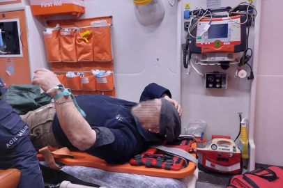 Jandarma etkili olan lodosta vatandaşlara yardım etti