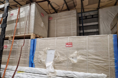 Panel kapılara gizlenen 72 bin 700 kutu sigara yakalandı