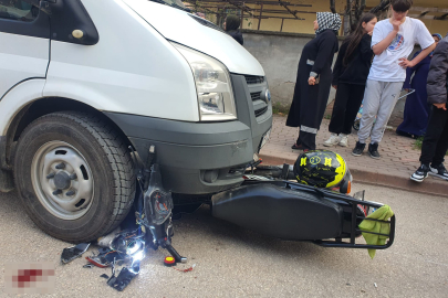 Ehliyetsiz motosiklet sürücüsü polisten kaçarken kaza yaptı: 2 yaralı