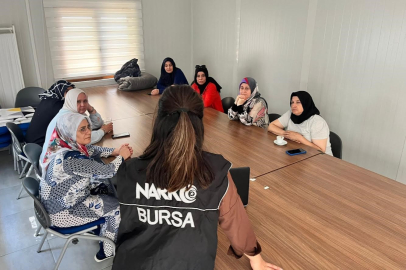 Narkotik polisleri vatandaşları bilgilendirdi