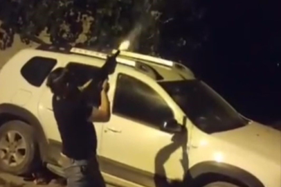 Uzun namlulu silahla havaya böyle ateş açtı