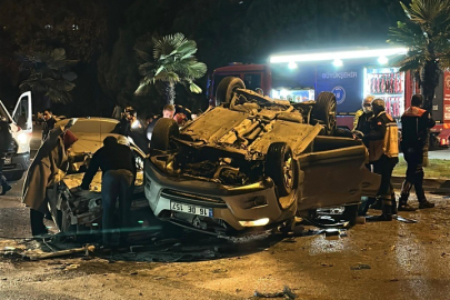 Katliam gibi kaza... İki araç kafa kafaya çarpıştı: 1 ölü, 3 ağır yaralı