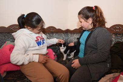 Çocuklara hayvan sevgisi ve kitap okuma alışkanlığı kazandıran buluşma