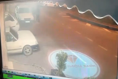 Yola dikkatsiz çıkan otomobil motosiklete çarptı