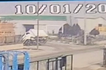 Bursa'da otomobil ile kamyonet çarpıştı