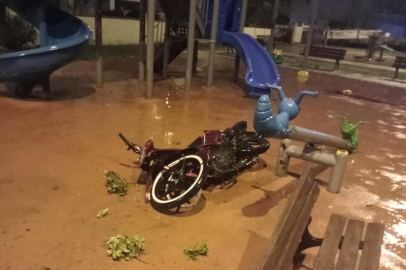 Bursa'da çocuk parkına dalan motosikletli hayatını kaybetti