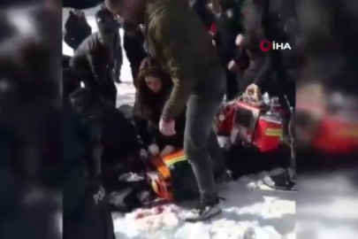 Yüksekova’da başıboş köpeklerin boynundan ısırdığı 12 yaşındaki kız hayatını kaybetti