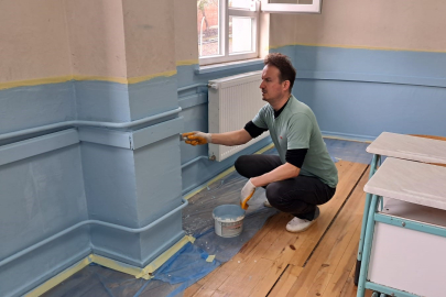 Okul müdürü ve yardımcısı okulu boyadı