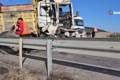 Yolcu otobüsü kamyona arkadan çarptı: 3 ölü, 33 yaralı