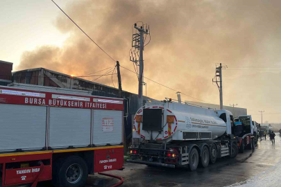 Bursa’daki 2 fabrika alevlere teslim oldu