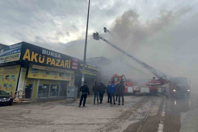 Oto aksesuar dükkanında çıkan yangın başka bir iş yerine sıçradı