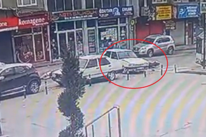 Yola aniden çıkan otomobile motosiklet çarptı, sürücü havada savruldu