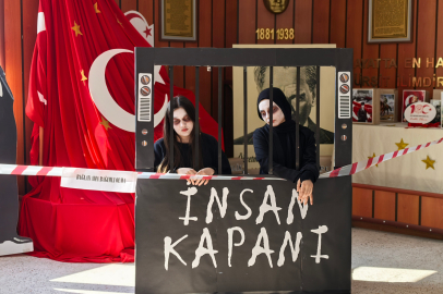 Teknoloji bağımlılığına canlı mankenlerle dikkat çektiler