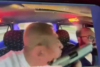 Takside dehşet anları kamerada...Taksiciyi silahla gezdirdi, sonra da parasını gasp etti