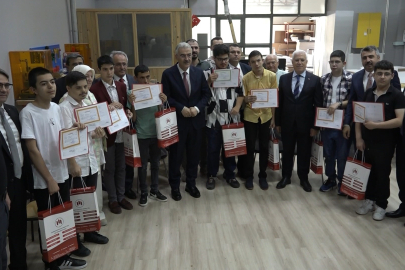 Bursa'da 656 bin 200 öğrenci karne heyecanı yaşadı
