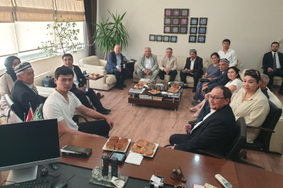 Özbek basın heyeti, Bursa'daki gazetecilerle bir araya geldi
