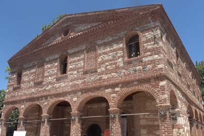 Özlüce Camii yeniden ibadete açıldı, ilk cuma namazı kılındı