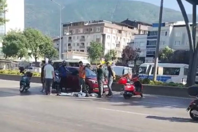 Üst geçit ihlali kazaya mâl oldu... Otomobilin çarptığı kadın ağır yaralandı