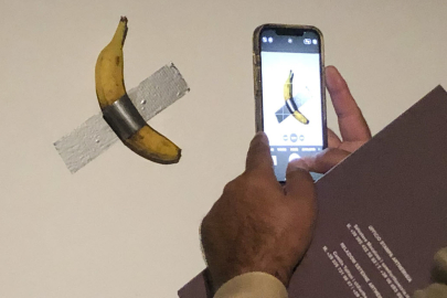 İtalyan sanatçının duvardaki 6.2 milyon dolarlık "muz eseri" bir kez daha yendi