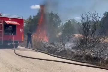 Çalılık alanda çıkan yangın korkuttu