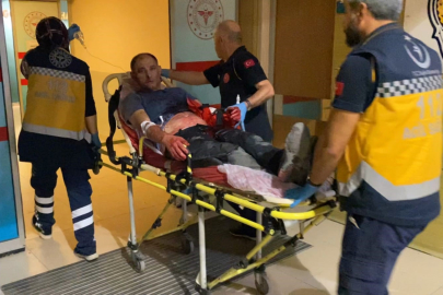 Kızlara rahatsızlık verdiği öne sürülen alkollü şahıs 3 kişi tarafından bıçaklandı