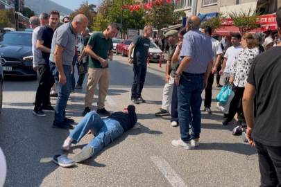 Bursa'da yolun karşısına geçen 2 kadına motosiklet çarptı