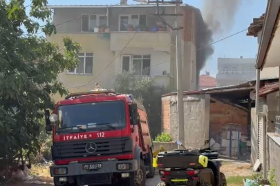 Yangında balkonda mahsur kalan yaşlı kadın kurtarıldı