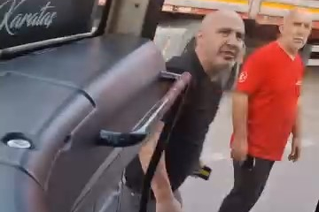 Bursa'da otobüs şoförü ile sürücü arasında ters yön tartışması