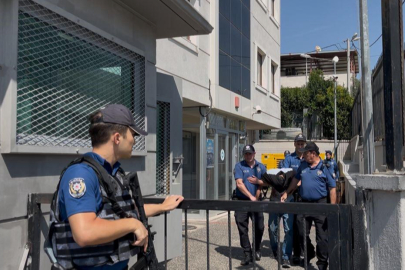 27 yıl 10 ayla aranan 16 yaşındaki şüpheliyi polis yakaladı