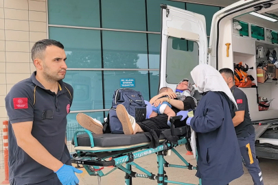 Kontrolden çıkan otomobil demir bahçe kapısına çarptı: 2'si çocuk 4 kişi yaralandı