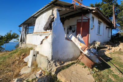 Maden ocağı yakınında oluşan yarıklar evi ikiye böldü