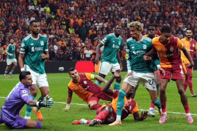 Osimhen geri döndü! Galatasaray'dan tek golle tarihi zafer