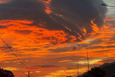 Bursa’da sabah gökyüzünü kaplayan ilginç bulut dikkat çekti