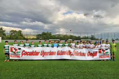 Bursalı futbolcu gençlerden dünyaya mesaj