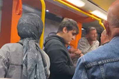 Metroda yaka paça kavga çıktı, güvenlik araya zor girdi