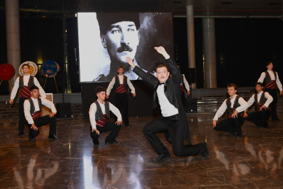 Atatürk'ün Bursa'ya gelişinin 103'üncü yıl dönümü Osmangazi'de muhteşem gösteriyle kutlandı