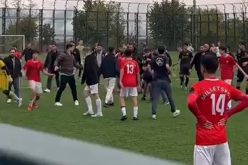 Bursa’da U16 maçında yumruklar konuştu