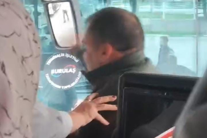 Otobüste yumruklu kavga kamerada