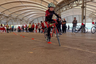 Nilüfer’de Cumhuriyet coşkusu pedallarla sokaklara taşındı