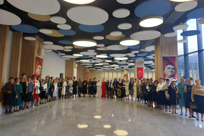 Nilüfer Kadın Korosu'ndan Cumhuriyet defilesi