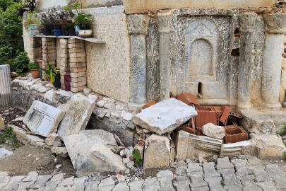 Roma dönemi mermer çeşme tahrip edildi