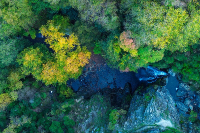 Sudüşen Şelalesi'nde sonbahar güzelliği