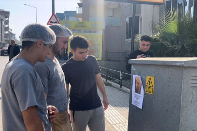 Fotoğrafı gören uzun uzun baktı: "Kızlarınızı bu adamdan uzak tutun" yazılı afişler ortalığı karıştırdı