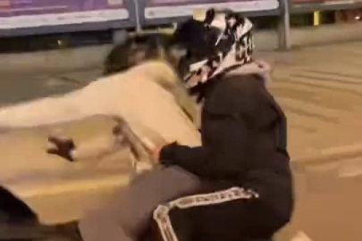 Motosikletiyle ön kaldırdı, kayarak böyle düştü