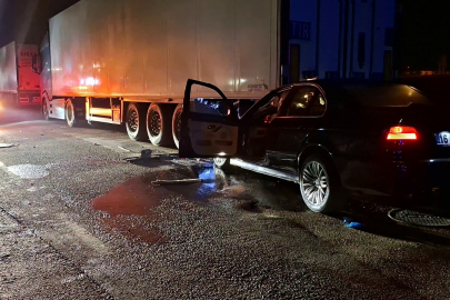 Bursa’da otomobil park halindeki tıra arkadan çarptı